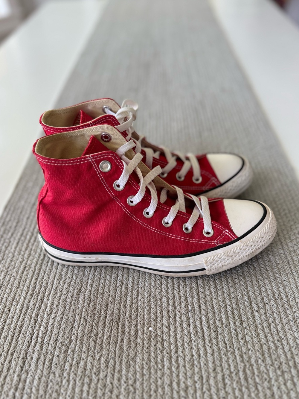 Converse Red High-Top Unisex Canvas Sneakers with White Accents Men 6 or Women 8 - Picture 3 of 7